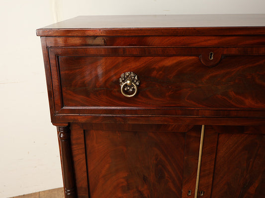 リージェンシーリネンカップボード