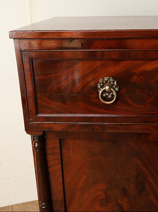 リージェンシーリネンカップボード