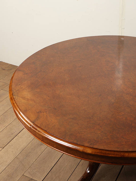 ブレックファストテーブル