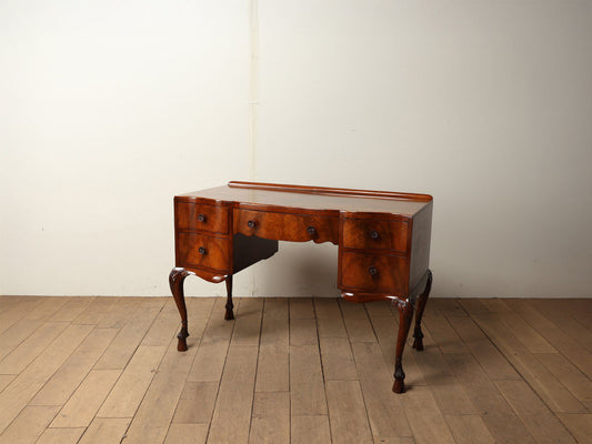 ラムズフーフデスク