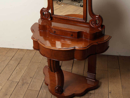 ヴィクトリアンドレッサー