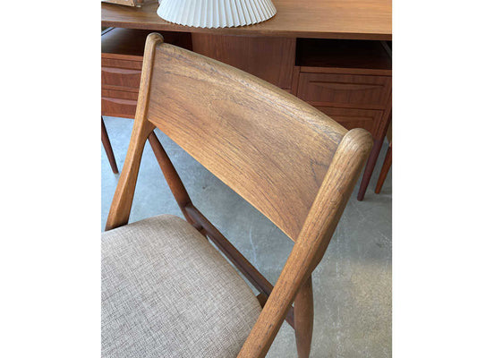 コンパスレッグチェア