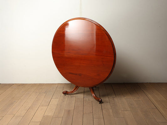 ブレックファストテーブル