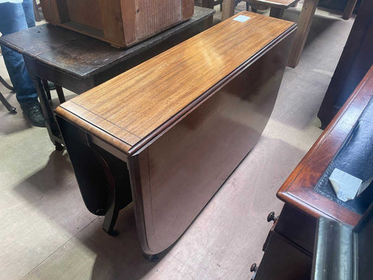 フリップアップテーブル