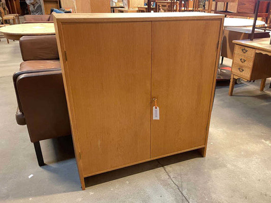 HANS J. WEGNER RYキャビネット