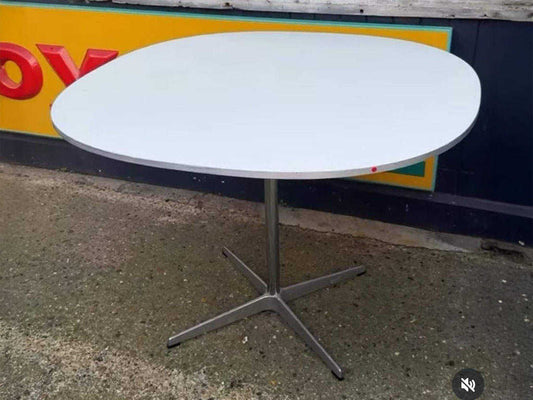 FRITZ HANSEN SUPERCIRCULARテーブル