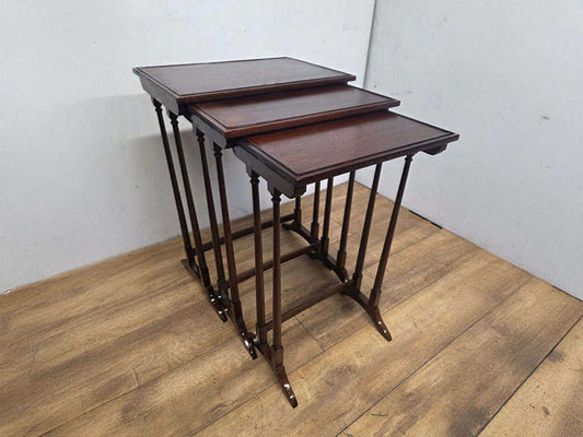 ネストテーブル