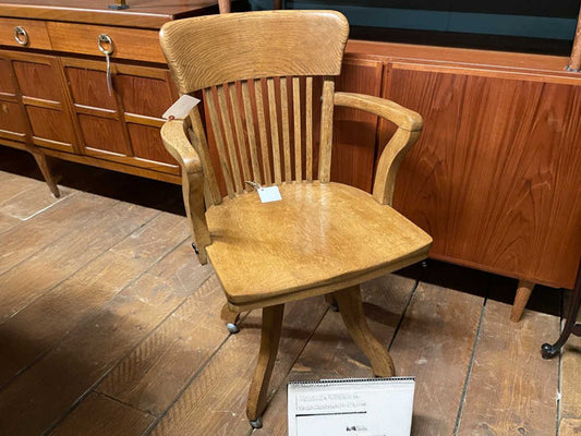 デスクアームチェア