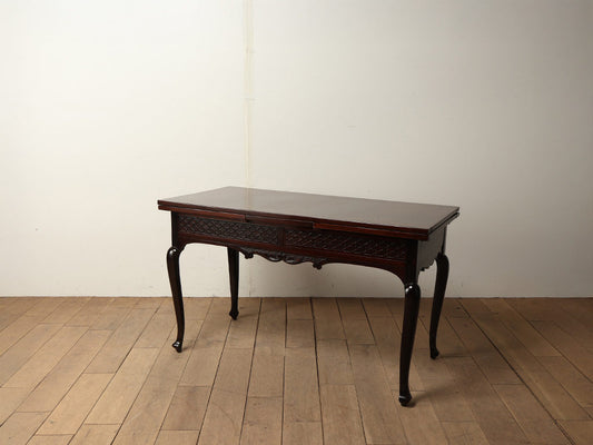 エドウォーディアンドローリーフテーブル