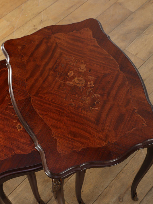 フレンチネストテーブル