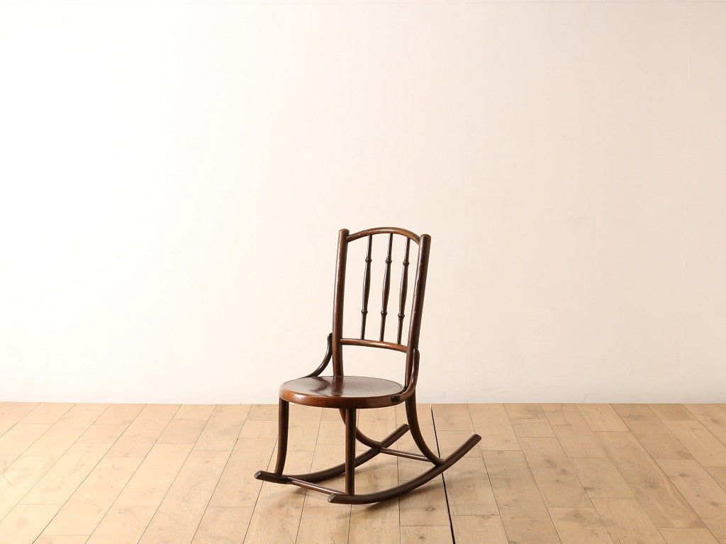 FISCHELベントウッドロッキングチェア | ロイズ・アンティークス