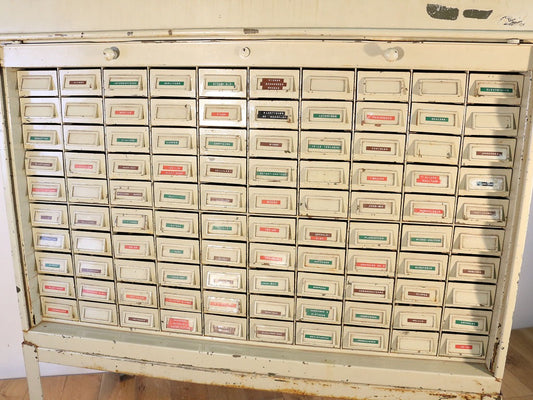 ファイリングキャビネット