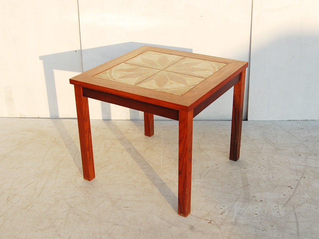 タイルトップコーヒーテーブル | ロイズ・アンティークス | ヨーロッパ