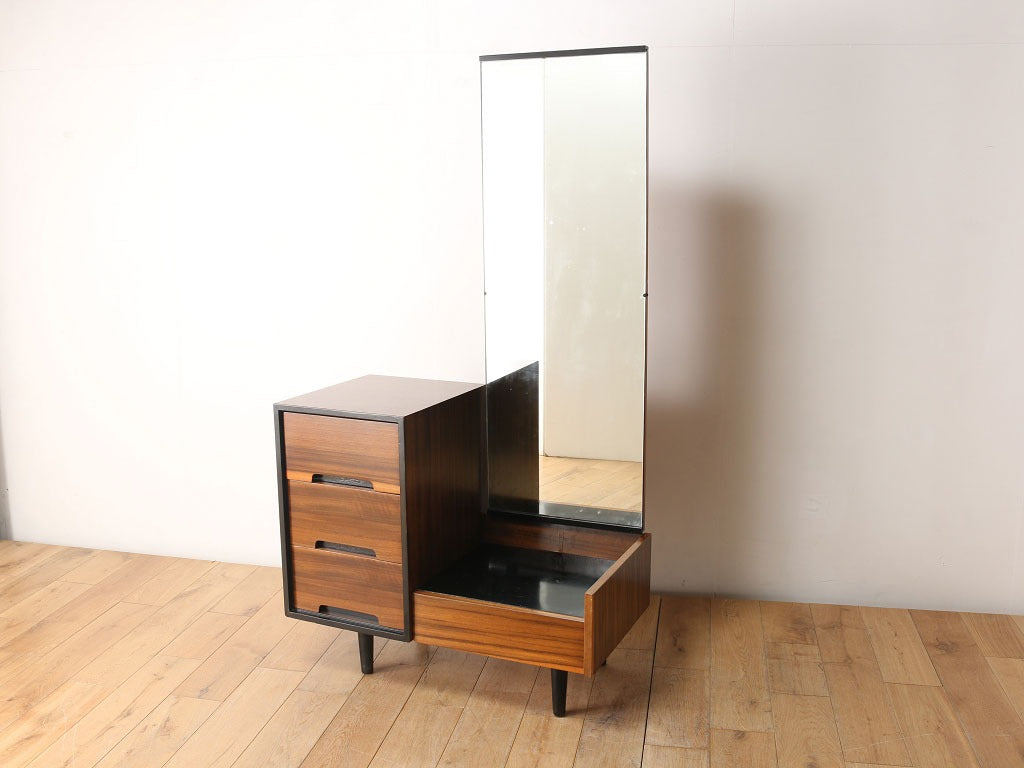 アンティーク家具　ドレッサー 語らずも感じれる魅力、1920年頃 イギリスアンティーク