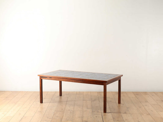 タイルトップコーヒーテーブル