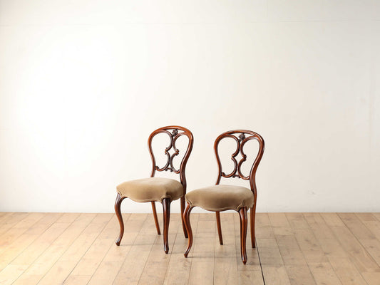 ドレッシングチェア