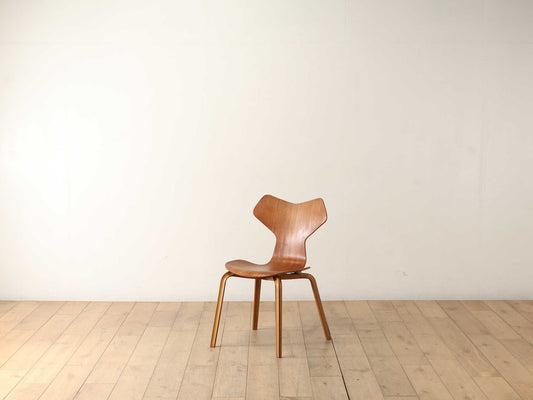 ARNE JACOBSEN グランプリチェア