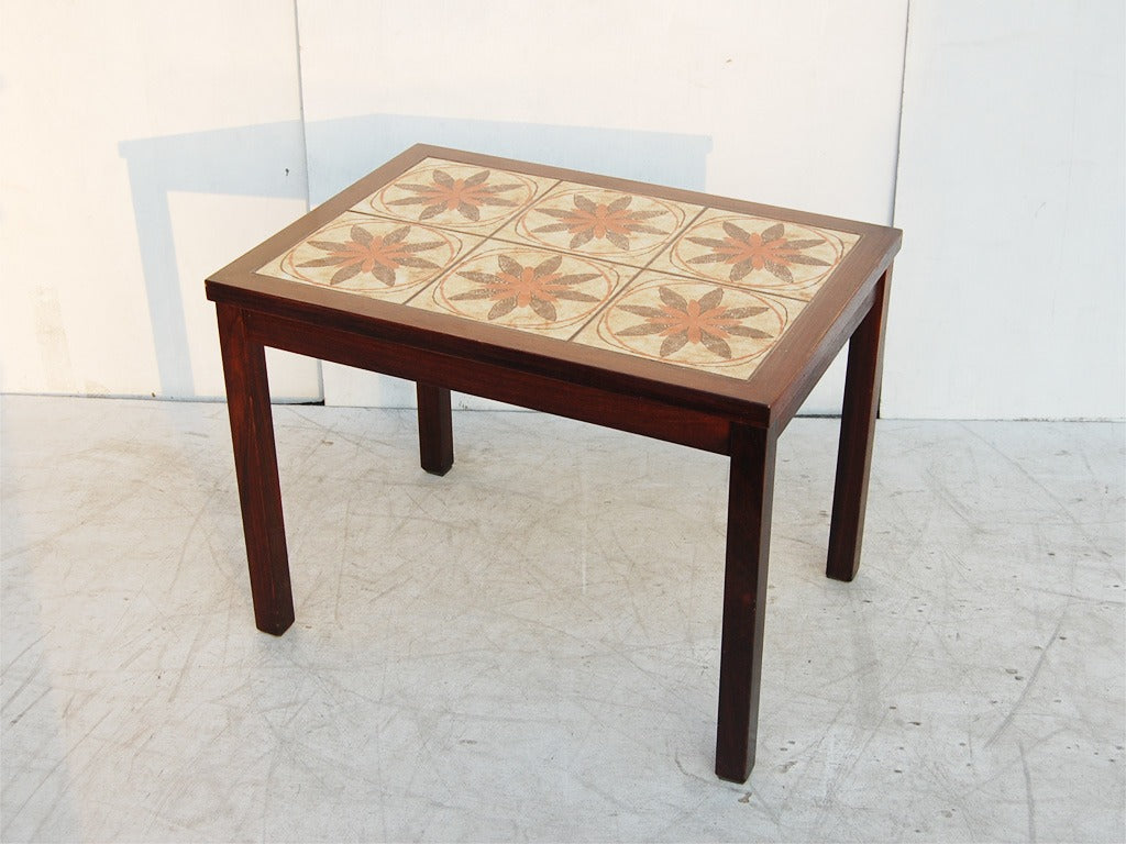 タイルトップコーヒーテーブル | ロイズ・アンティークス | ヨーロッパ