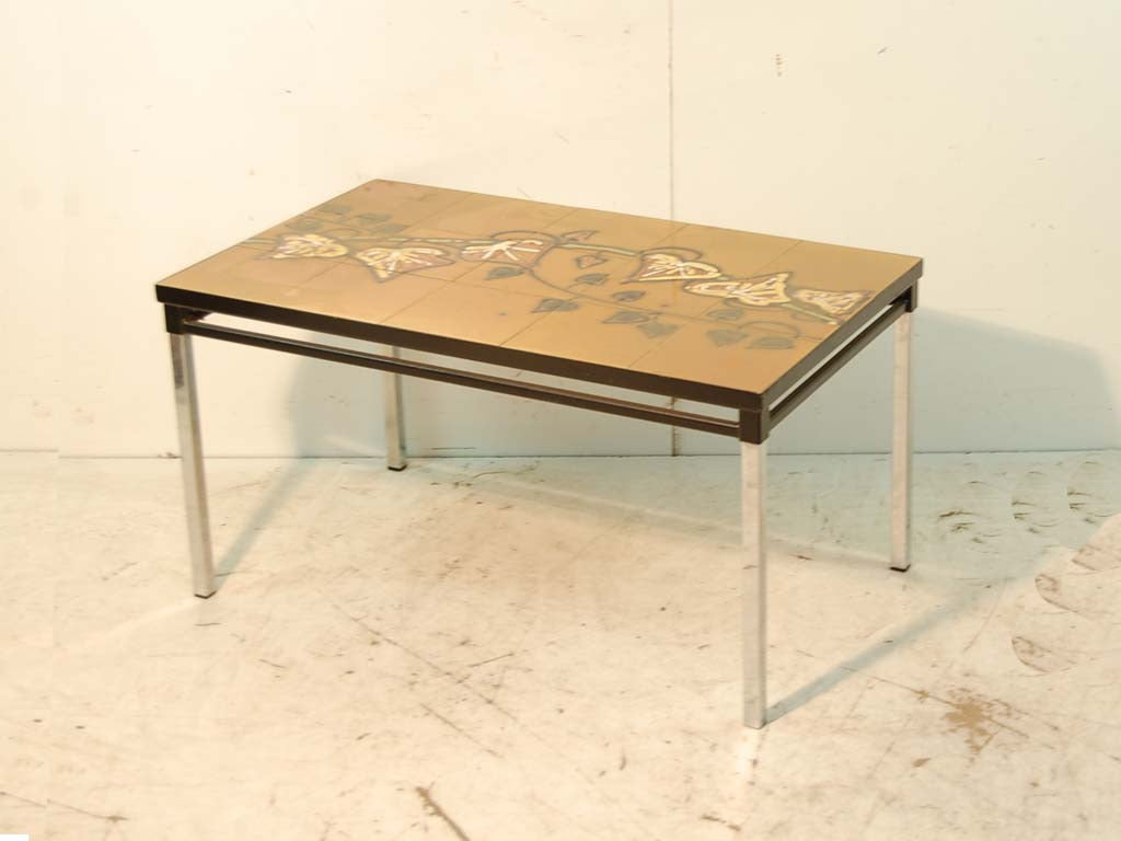 タイルトップコーヒーテーブル | ロイズ・アンティークス | ヨーロッパ