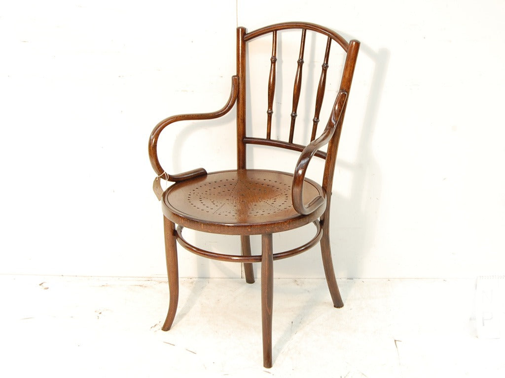 ベントウッドアームチェア | ロイズ・アンティークス | ヨーロッパの