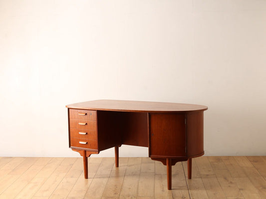 KAI KRISTIANSENデスク