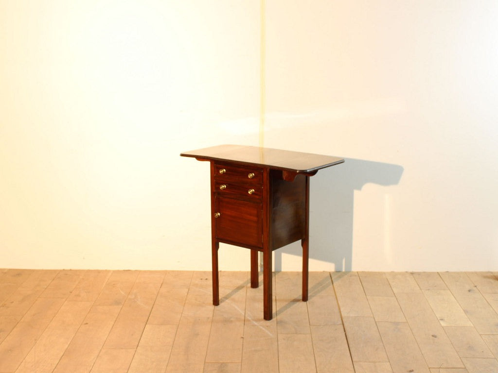 ベッドサイドチェスト | ロイズ・アンティークス | ヨーロッパの  