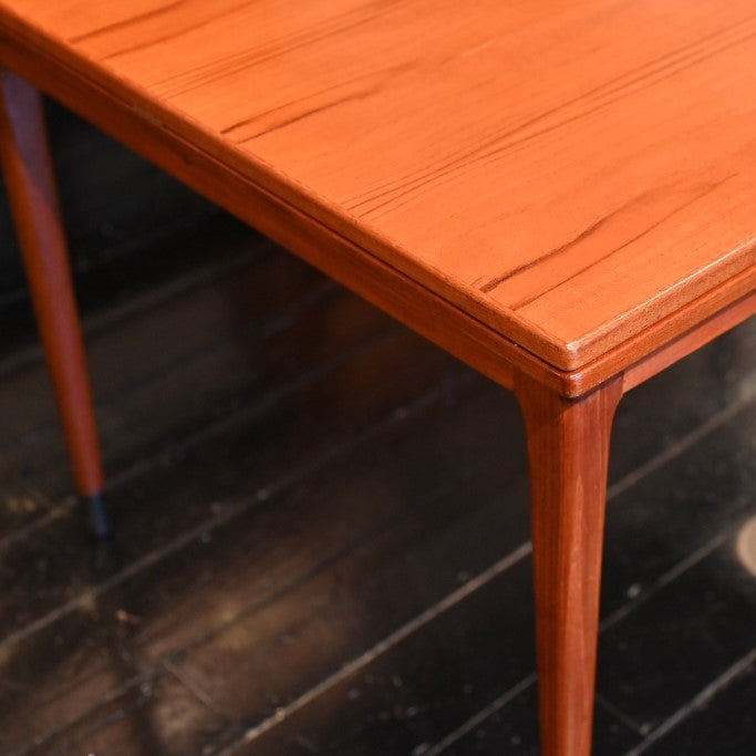 A designer's vintage -Dining table by N.O. Møller (mod.9)-