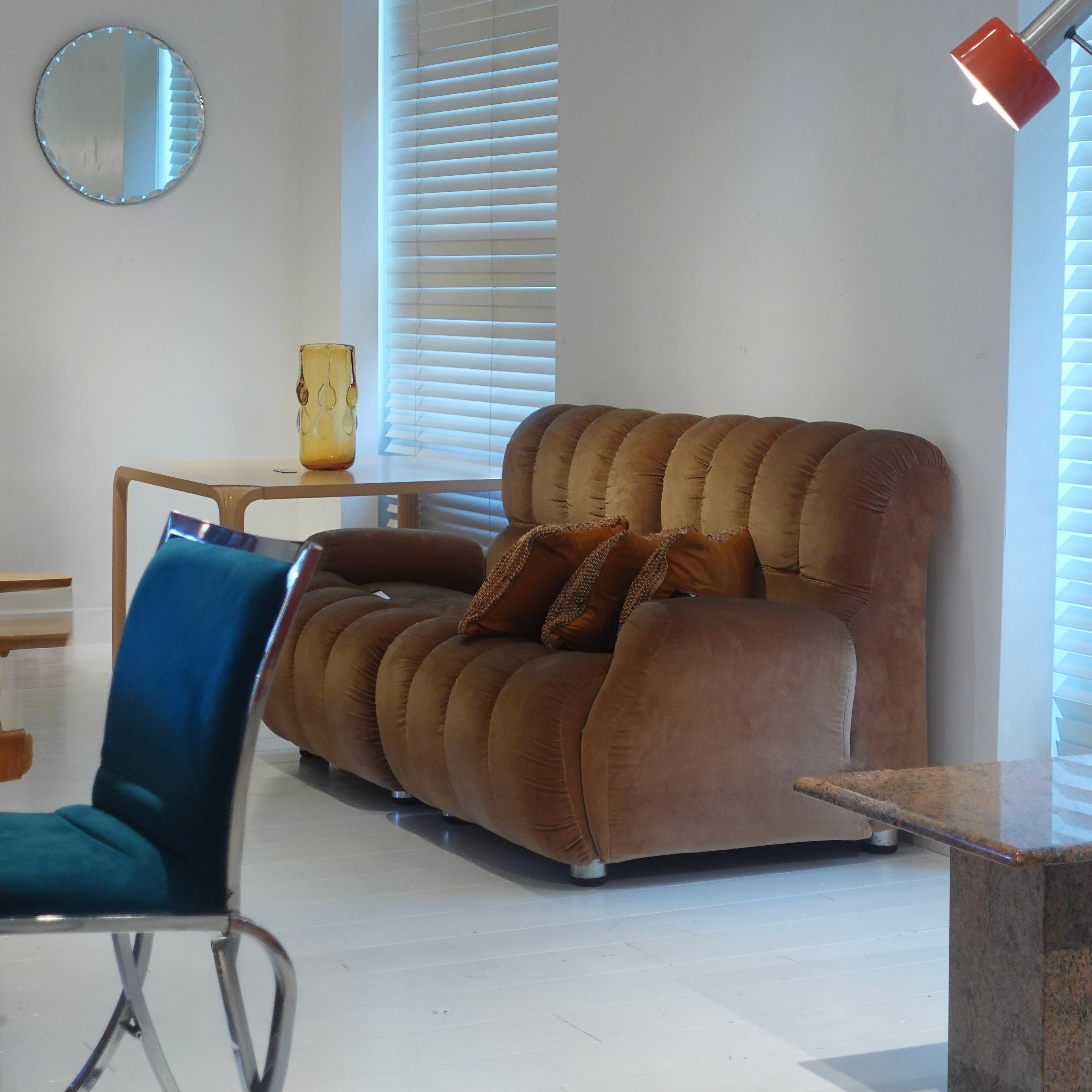 青山：modern vintage sofa

