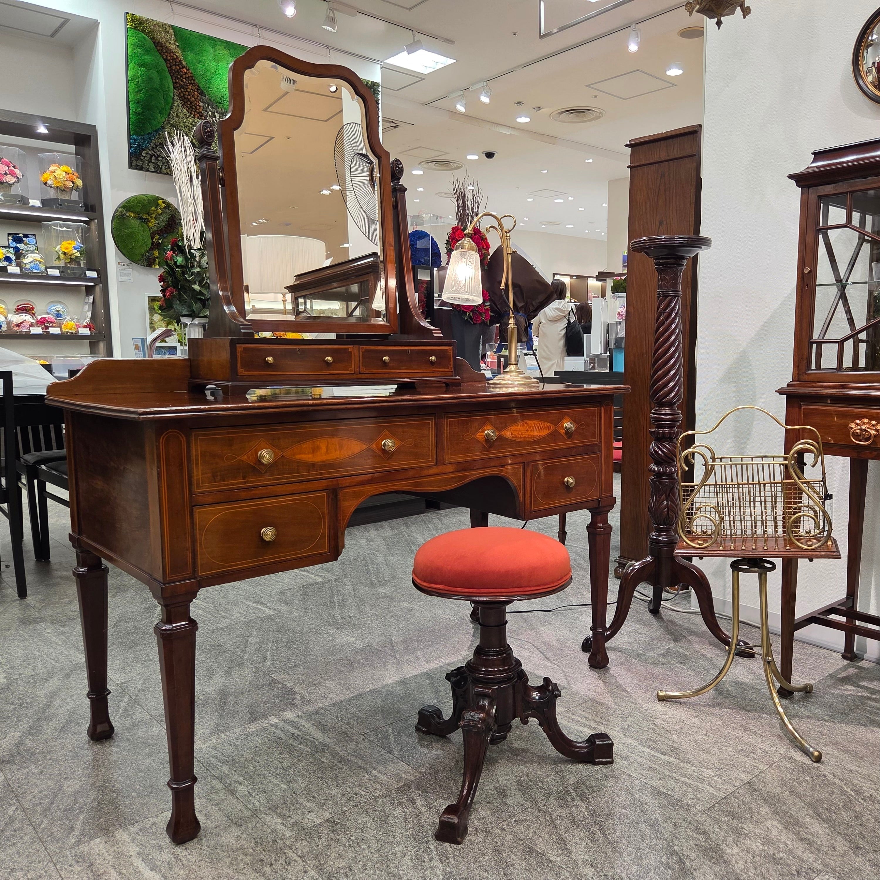 ロイズ・アンティークス 日本橋三越 | ロイズ・アンティークス