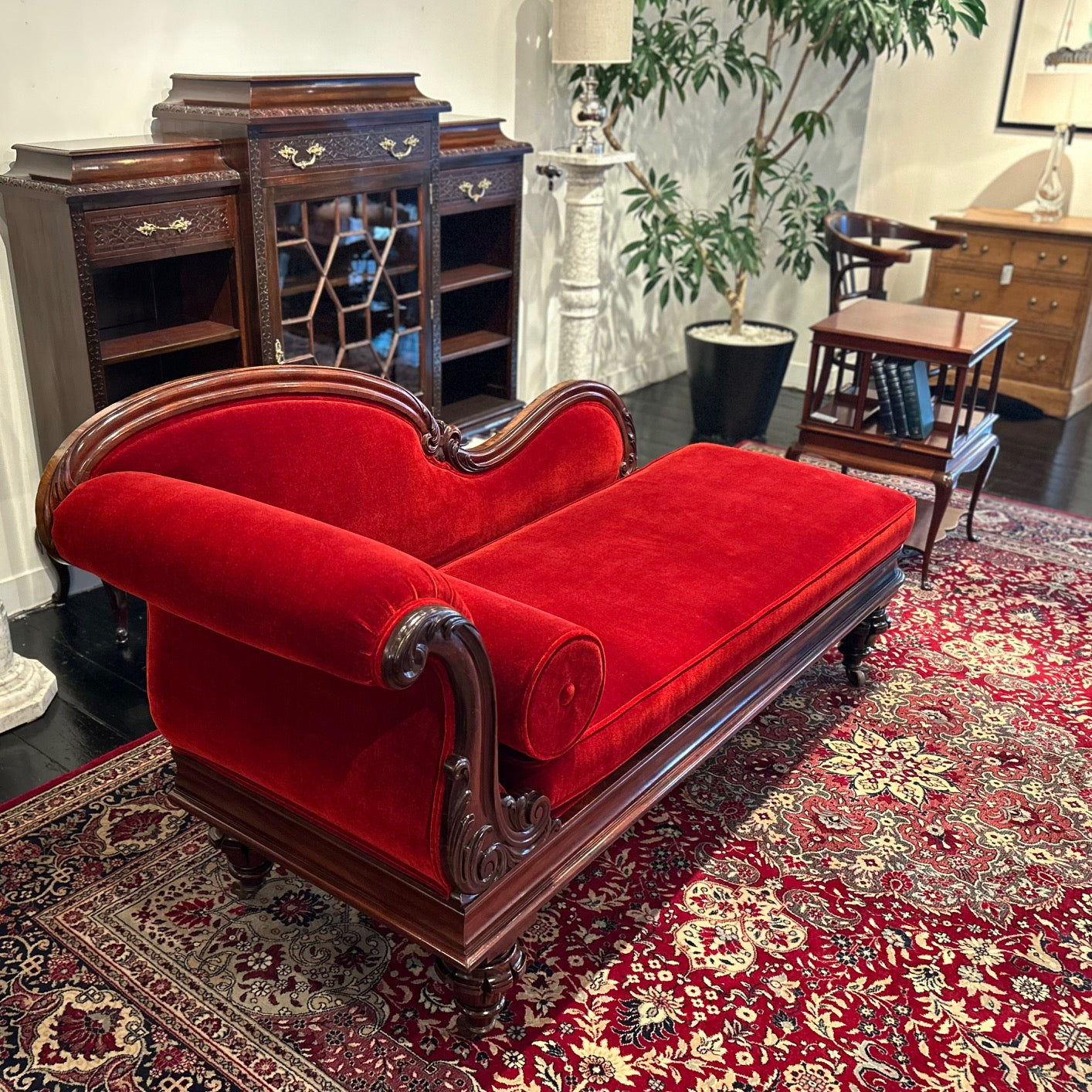 ロイズ・アンティークス 青山 | ロイズ・アンティークス | ヨーロッパ