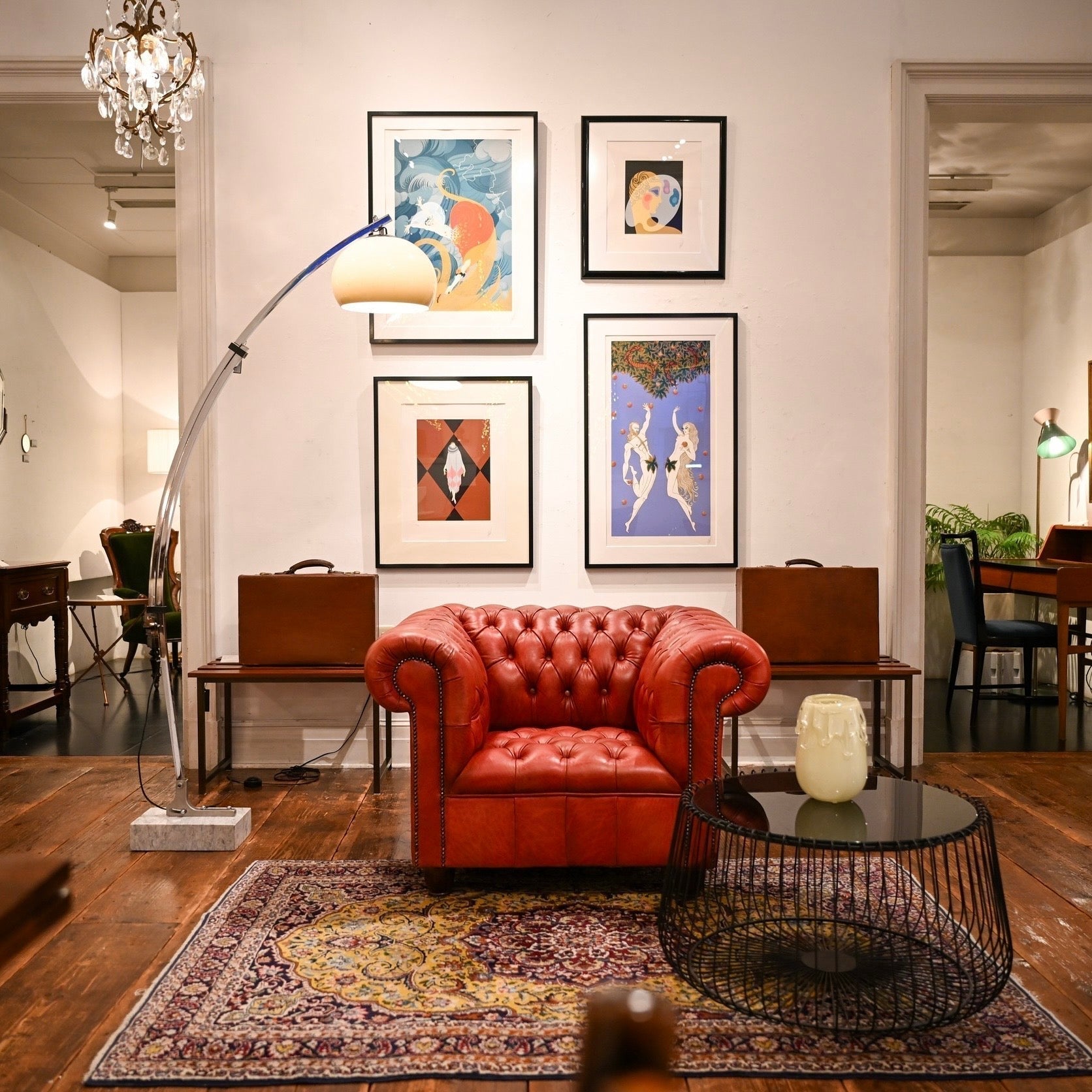 Life with Antiques - Art Collections -