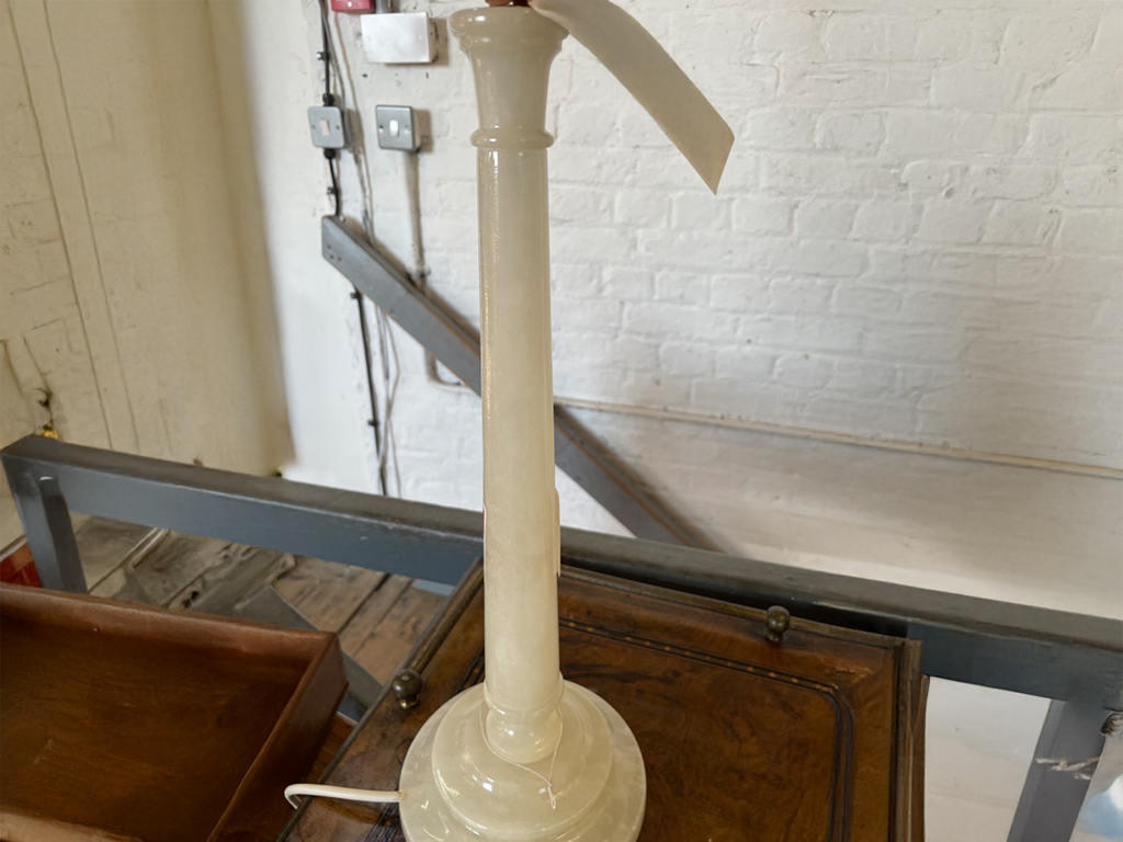 オニキステーブルランプ | ロイズ・アンティークス | ヨーロッパの