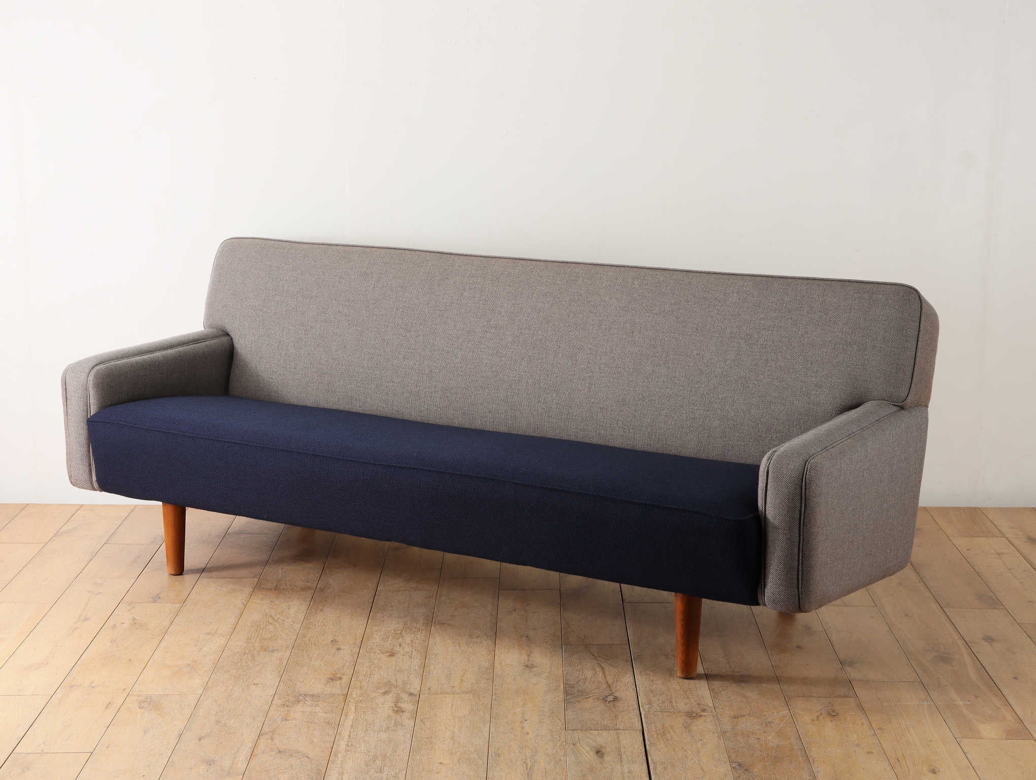 HANS J. WEGNER 3シーターソファ AP32 | ロイズ・アンティークス