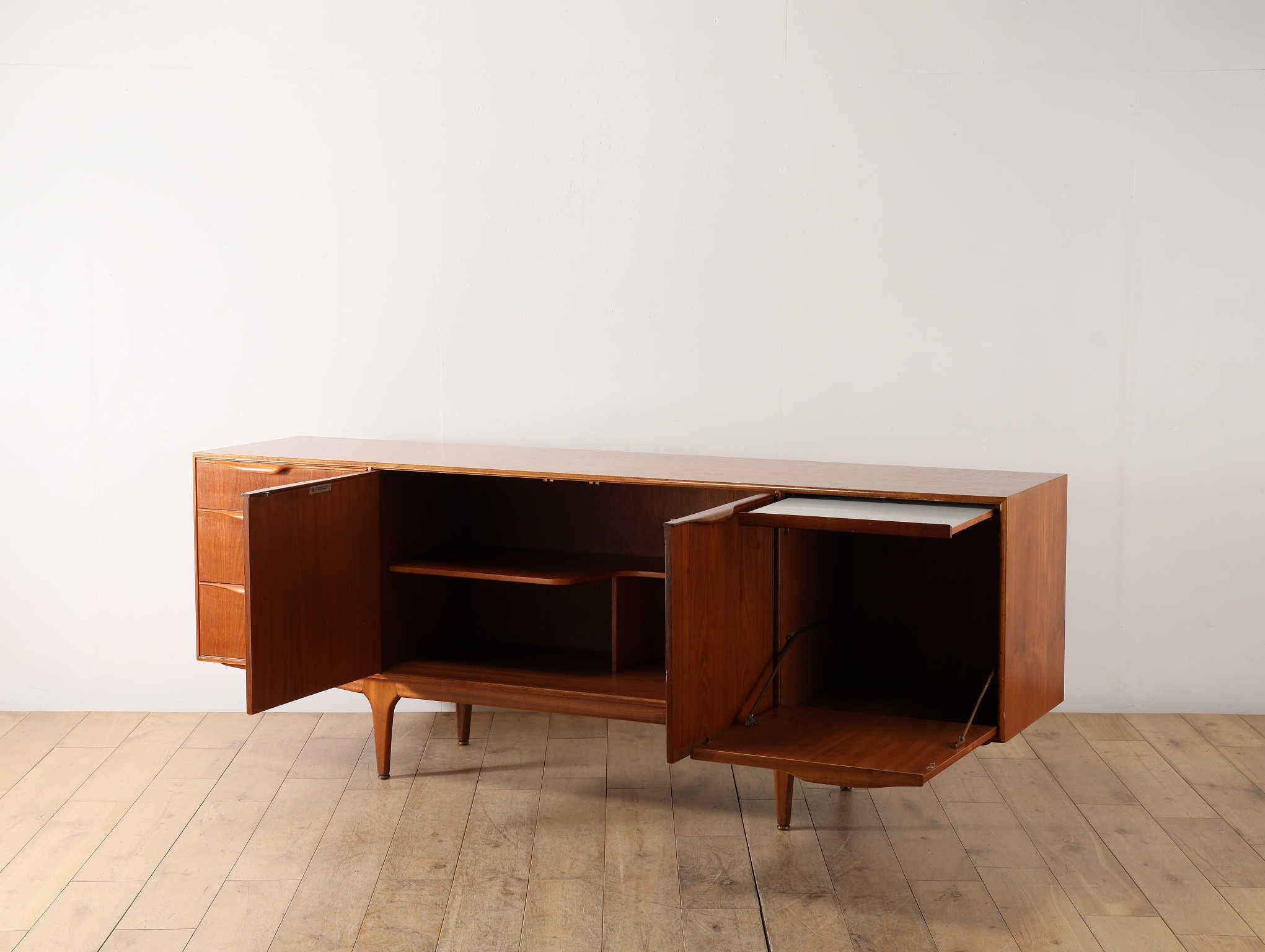 幸楽苑　英国ビンテージ　マッキントッシュ　希少　ローズウッド　サイドボード 幸楽苑 英国ビンテージ マッキントッシュ 希少 ローズウッド