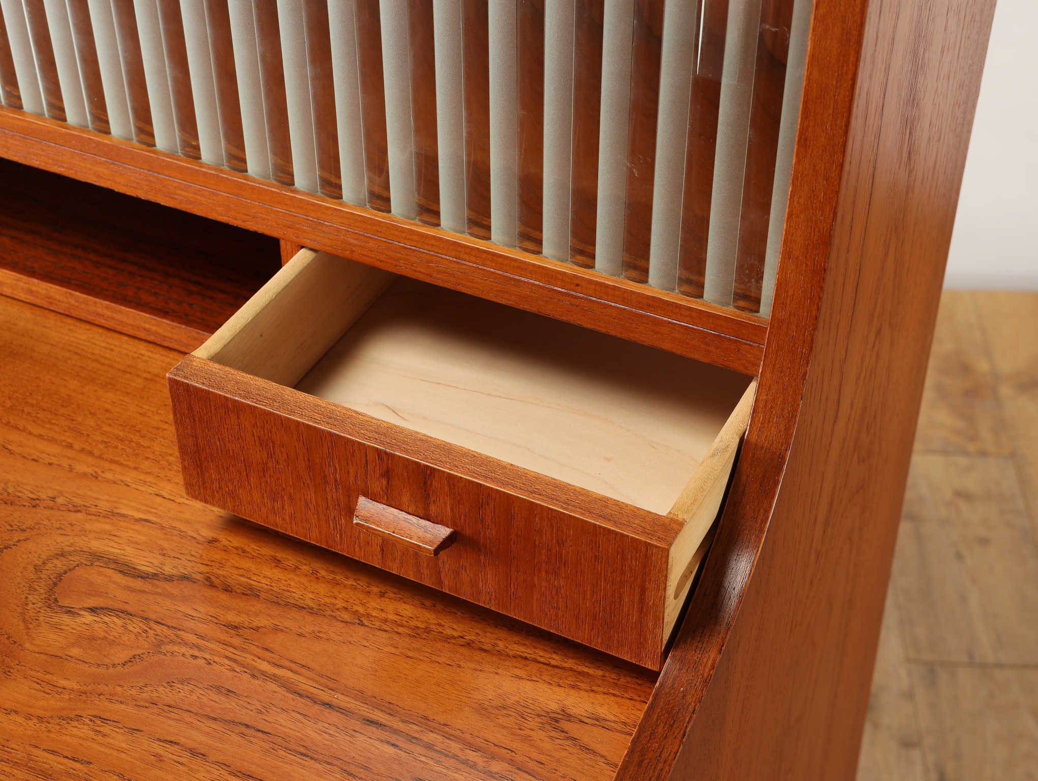 Lloyd’s Antiques ロイズアンティークス　ビューロー　ビンテージ ビューロー | ロイズ・アンティークス | ヨーロッパのアンティーク