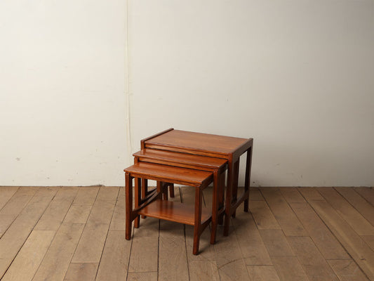 ネストテーブル