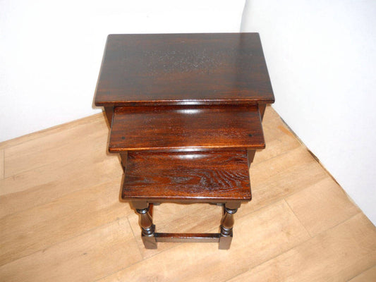 ネストテーブル