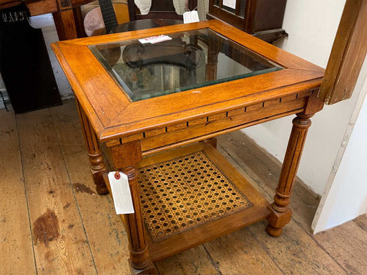 サイドテーブル