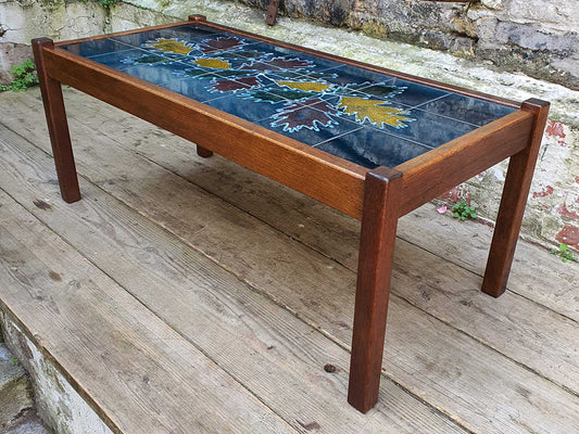 タイルトップコーヒーテーブル