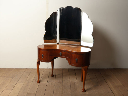 トリプルミラードレッサー