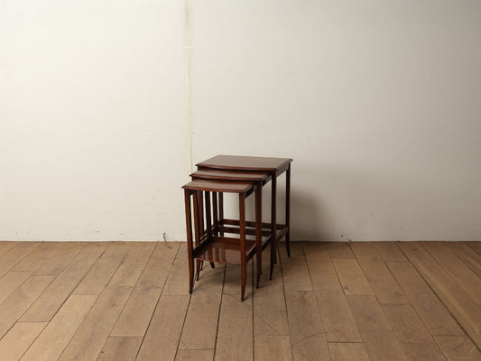 ネストテーブル