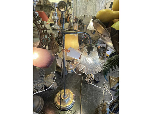 フラワーシェードテーブルランプ