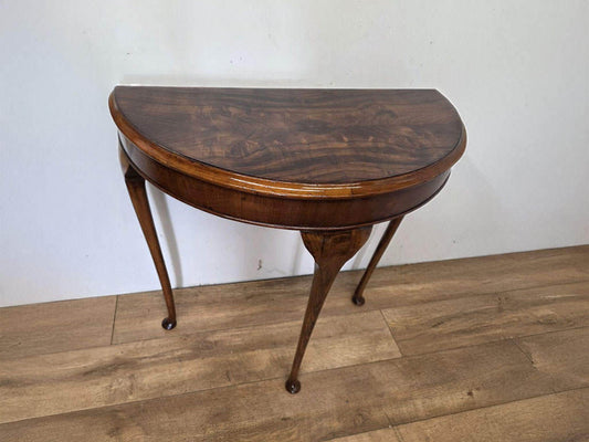 ハーフムーンテーブル