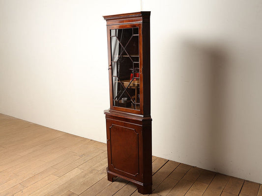 コーナーキャビネット