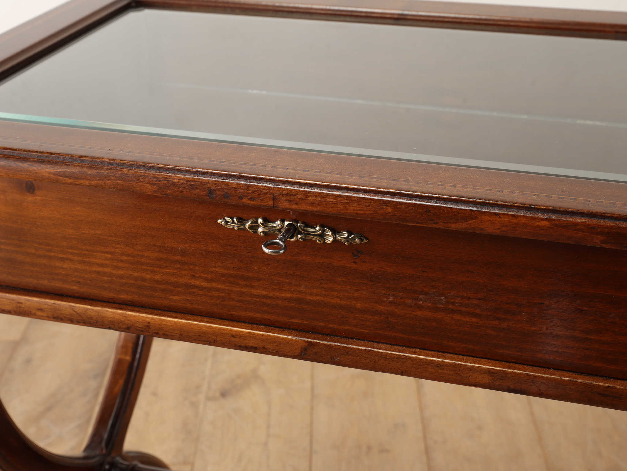 ジュエリーキャビネット | ロイズ・アンティークス | ヨーロッパの