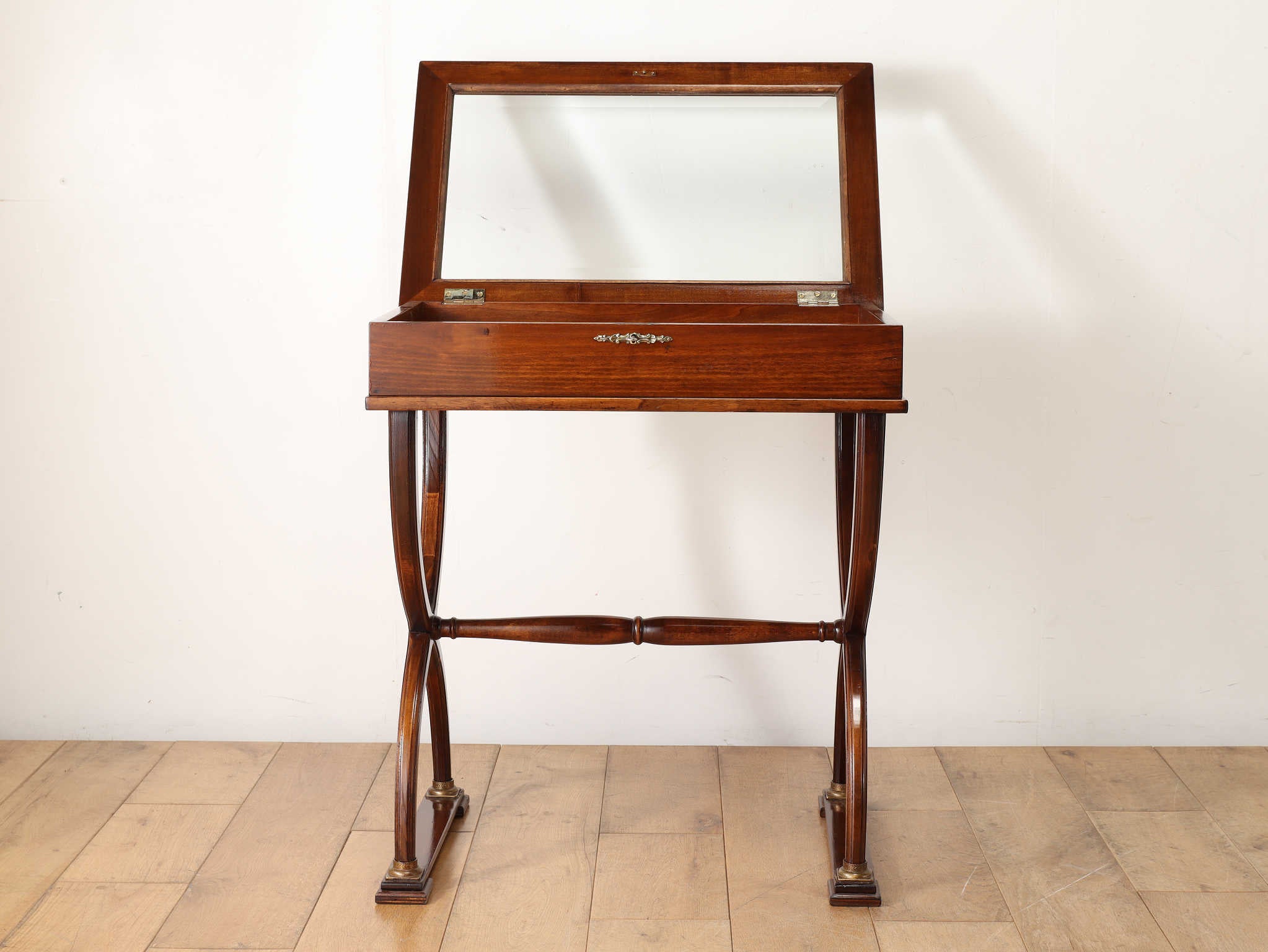 ジュエリーキャビネット | ロイズ・アンティークス | ヨーロッパの