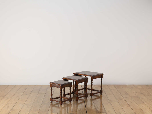 ネストテーブル