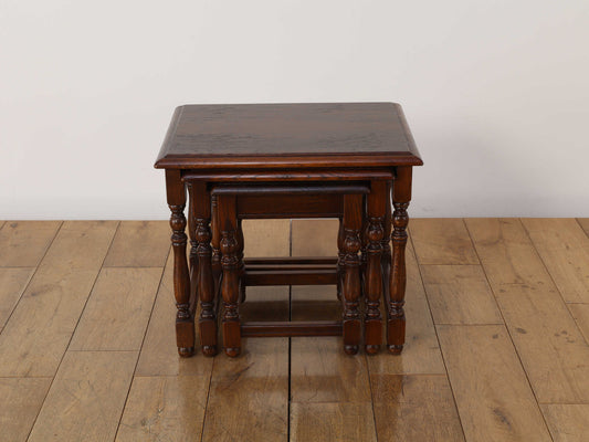 ネストテーブル