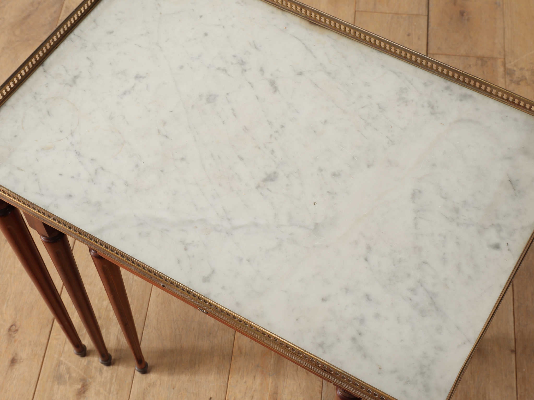 マーブルトップネストテーブル | ロイズ・アンティークス