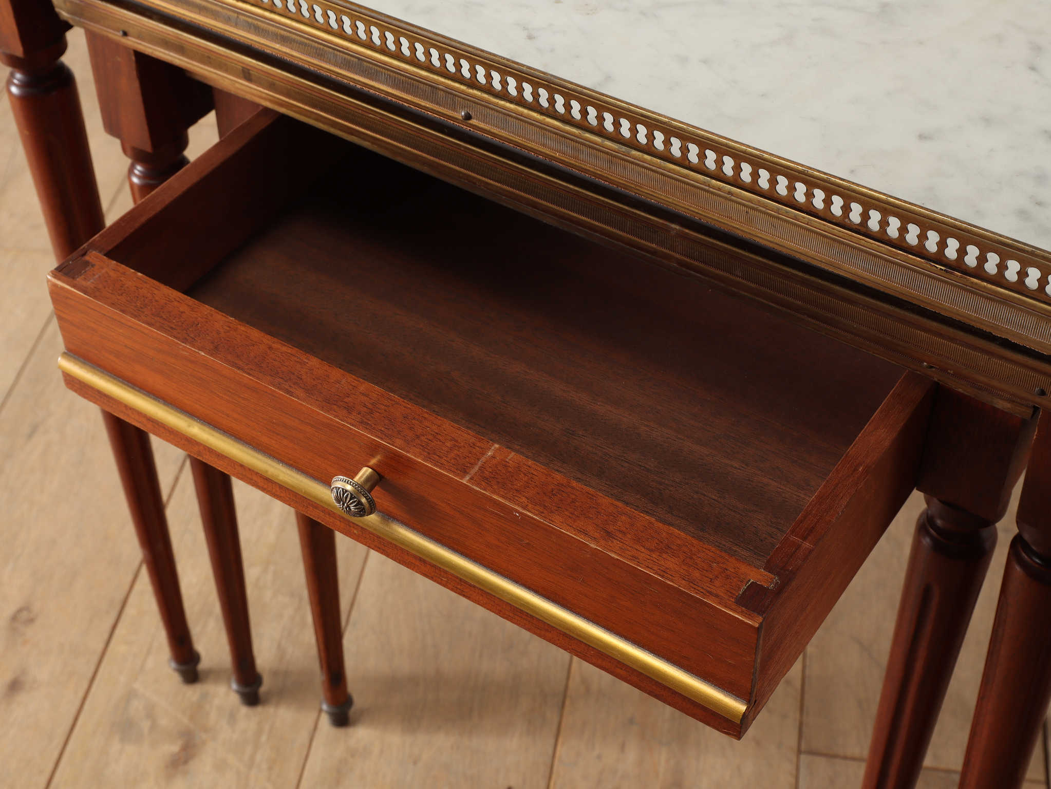 マーブルトップネストテーブル | ロイズ・アンティークス